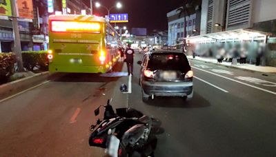 騎士失控撞前車人車倒地 後方公車輾過送醫不治