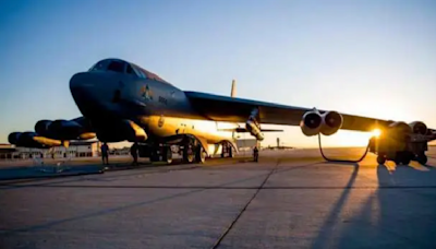對解放軍做「壓力測試」? 第一島鏈風雲緊 美B-52入南海遭殲 -11跟監至台東