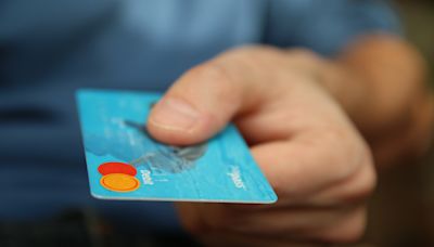 Tres tarjetas de crédito que le pagan por usarla en Colombia