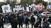 La Nación / Gobierno argentino arremete contra las organizaciones sociales