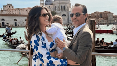 Nadia Ferreira, Marc Anthony y su bebé en Venecia de fiesta