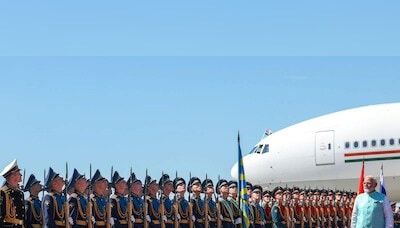 PM Modi received by Russia's first Deputy PM, accorded Guard of Honour