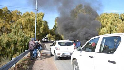 Tensión por la ayuda alimentaria en Río Negro: cortaron una ruta, la Justicia actuó de oficio, pero acusan al Gobierno - Diario Río Negro