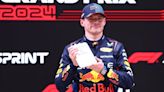 Verstappen se quedó con la primera carrera Sprint del año en un final dramático en Shanghai