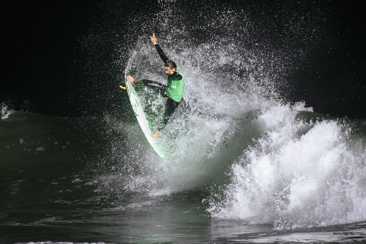 LED Light Show Turns French Night Surfing Event Into Something Otherworldly (Photos)