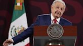 López Obrador entrega reporte con 21 puntos a padres de desaparecidos de Ayotzinapa