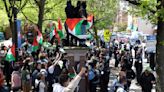 Remueven a la fuerza a decenas de manifestantes propalestinos durante una protesta en Chicago