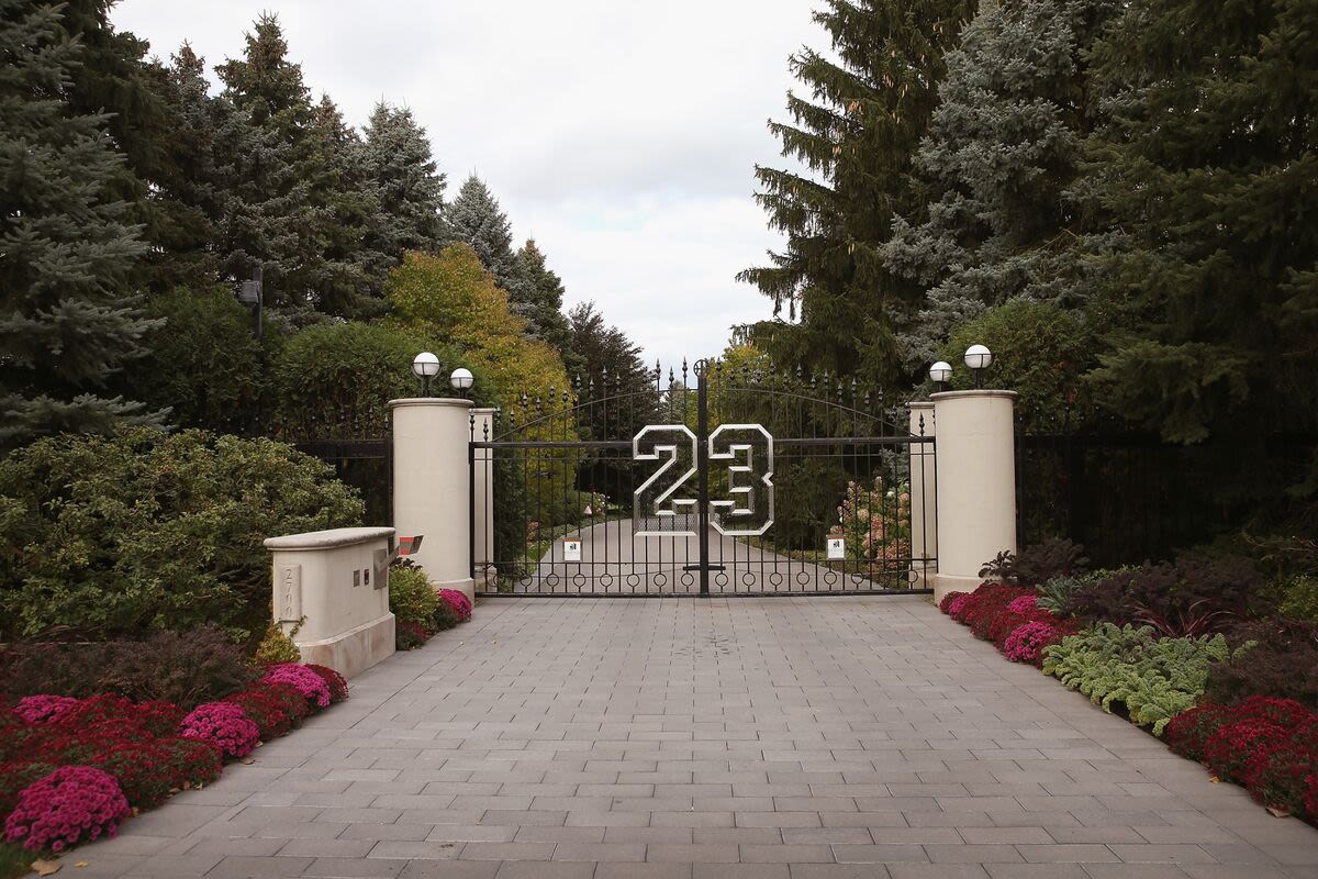 Michael Jordan Finds Buyer for His Suburban Chicago Mansion