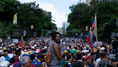 Venezuelan Bonds Plunge as Maduro Clings to Power After Election