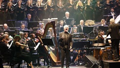 Víctor Manuel promete 'una gran celebración' en su concierto sinfónico en el Palacio de los Deportes
