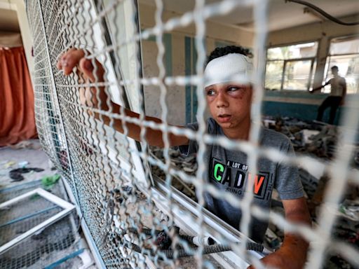 Israel bombardea un campo de refugiados en Gaza, al cumplirse ocho meses de guerra contra Hamás