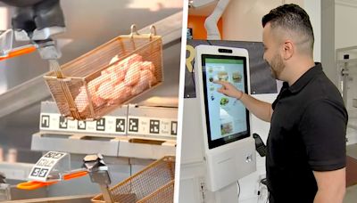 Robots toman el control de la cocina en este restaurante de Los Ángeles