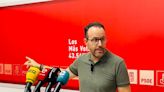 El PSOE acusa a Pablo Ruz de sacar rédito político con el ataque homófobo de las pegatinas
