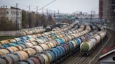 Russia Oil Refining Curbed as Maintenance Follows Drone Strikes