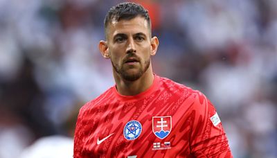 Martin Dubravka wants talks over future as Newcastle sign two keepers