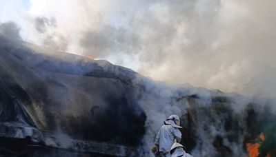 Impacto de tráiler con tren provoca fuerte incendio en Ramos Arizpe; hay un muerto