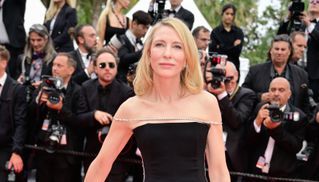 ¡Mira el vestido de Cate Blanchett que causó conmoción en la alfombra roja de Cannes!