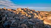 Itália: Edifício histórico de Matera é danificado por grupo de parkour