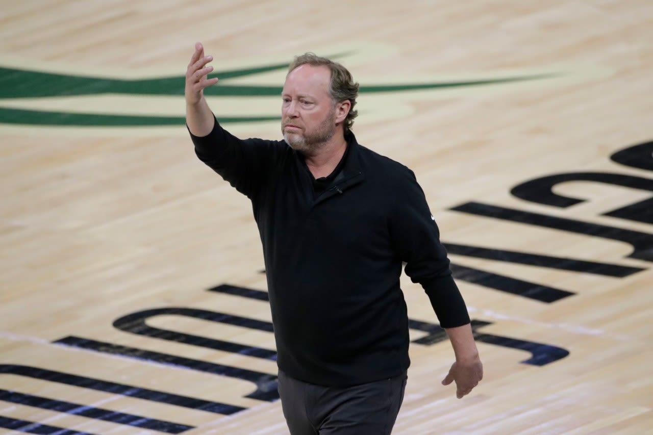 Mike Budenholzer agrees to coach Phoenix Suns, AP source says