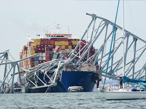 Recuperan un quinto cuerpo de los restos del puente Francis Scott Key en Baltimore - La Opinión