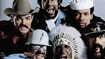 La curiosa historia de Village People: los disfraces, el origen de la coreografía de “YMCA” y la pelea con Tato Bores