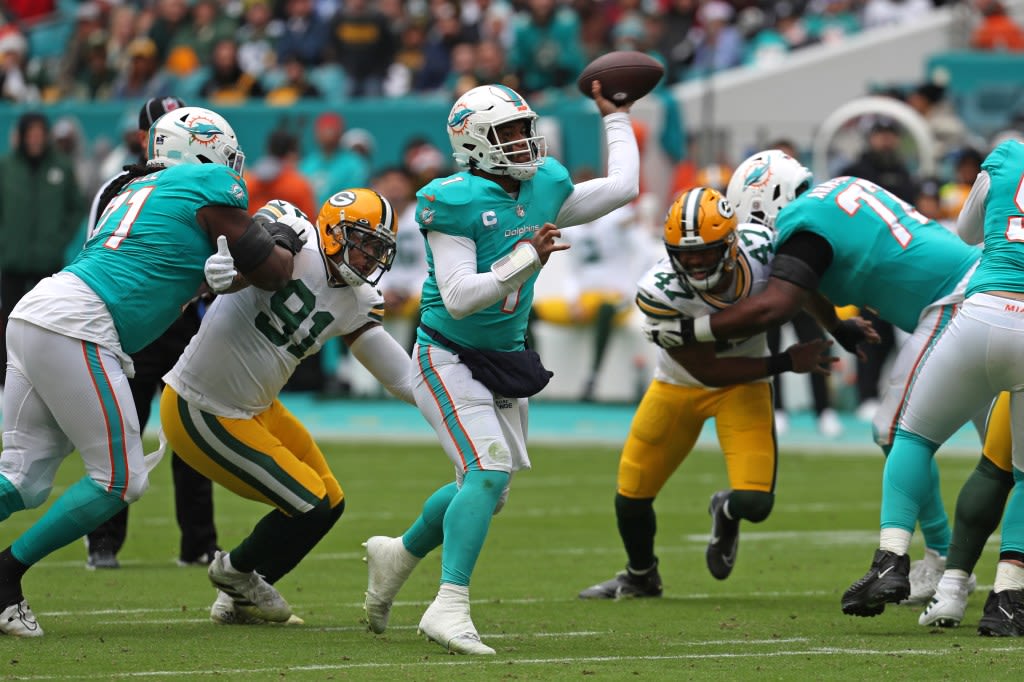 Dolphins get whopping five prime-time games on 2024 schedule, including Thanksgiving in Green Bay