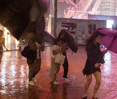 勞動節天氣｜天文台發出黃色暴雨警告 預料猛烈陣風吹襲香港