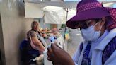 Brigadas vacunan contra la influenza y aconsejan protegerse de la enfermedad