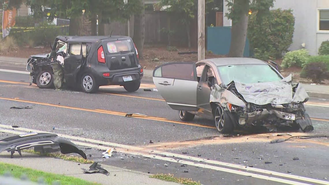 Fatal car crash in Everett under investigation