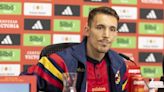 Alejandro Grimaldo habló de su "rivalidad" con Cucurella y valoró el papel de uno de los capitanes