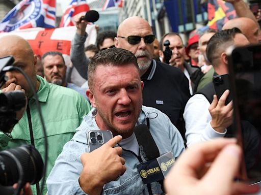 Tommy Robinson supporters arrive in London for 'massive' protest