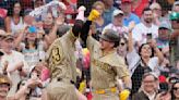 Manny Machado homers twice, drives in 5 as Padres roll past Red Sox for 2nd straight day, 11-1