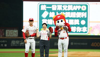 推廣雲端發票 莊翠雲首度為中職開球 (圖)