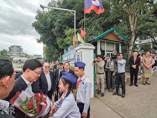 港與老撾簽12合作備忘 李：共識首要旅遊交流