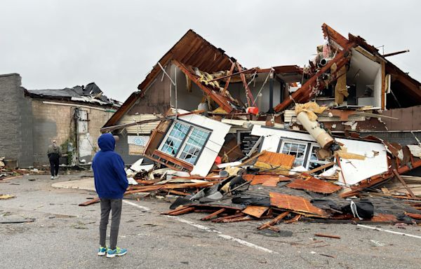 2 dead in Oklahoma as tornadoes, storms blast Midwest; more severe weather looms today