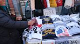 Souvenir sellers have flooded the Brooklyn Bridge. Now the city is banning them