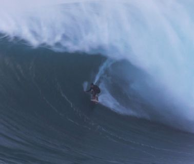 Albee Layer Bags Another 20-Foot West Bowl Jaws Barrel