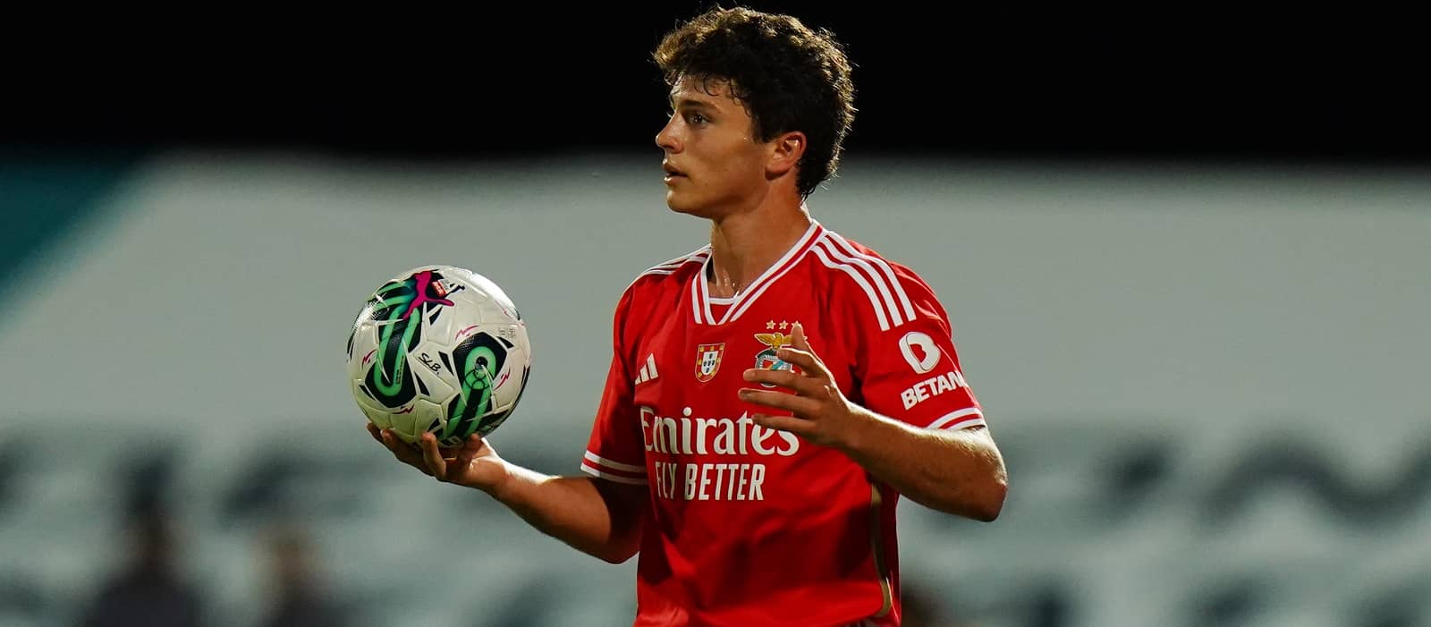 Paris Saint-Germain to offer two players to bring down SL Benfica’s price for Joao Neves