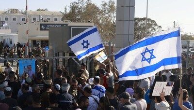 Far-right protesters storm two Israeli army bases over soldiers' arrests