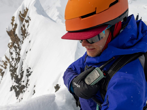 3 Reasons to Ski With a Radio: Tips and Best Radios for Skiing