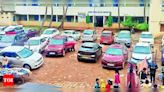 Illegal Parking Lot Causes Trouble for Students in Front of School | Hubballi News - Times of India