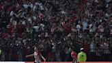 SAD o no SAD: Estudiantes y Barracas jugaron el "partido del poder" con cruces picantes de tribuna a tribuna y una goleada abrumadora