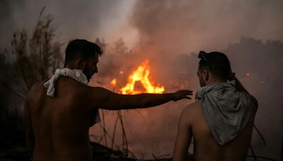 Grèce: troisième jour de lutte contre l'incendie près d'Athènes