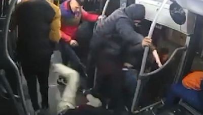 VIDEO: Así fue el robo piraña en un colectivo que circulaba por Recoleta