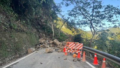 復興區台7線聯外道路土石崩塌 逾300人受困全力搶通中 | 蕃新聞