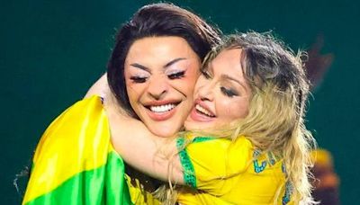 Madonna pinta as unhas com verde e amarelo, antes apropriado por Bolsonaro