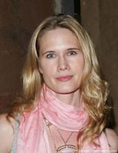 Stephanie March