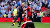 El festejo eufórico de Lisandro Martínez tras ganar la FA Cup