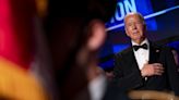 Biden celebra a la prensa mientras cientos de manifestantes critican su apoyo a Israel