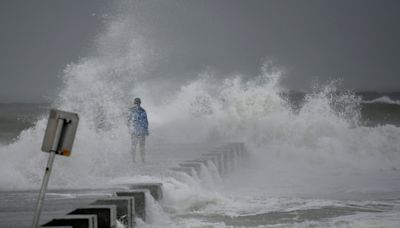 Hurricane Debby photos, video of rain, heavy surf, flooding before, after landfall in Florida